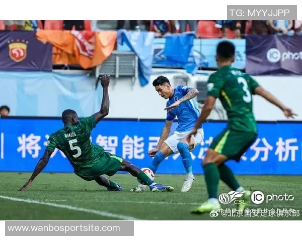 北京国安客场失利深圳新鹏城以2-1逆转获胜中超联赛第27轮精彩回顾 北京国安客场失利深圳新鹏城以2-1逆转获胜中超联赛第27轮精彩回顾