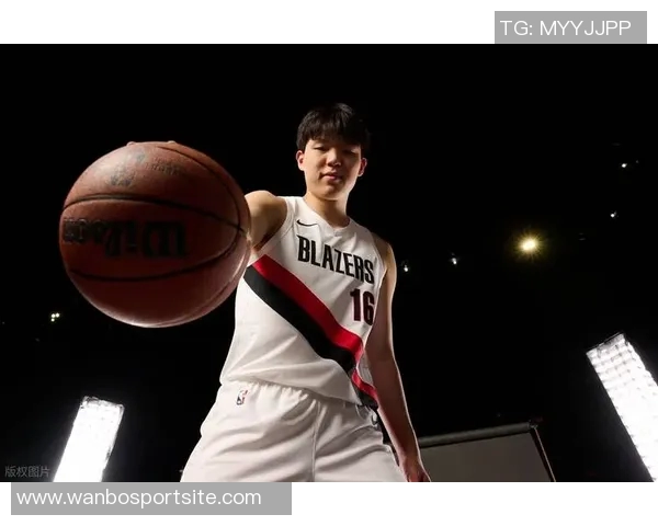 杨瀚森积极学习英语外教辅导助力球队成长与个人提升 杨瀚森积极学习英语外教辅导助力球队成长与个人提升