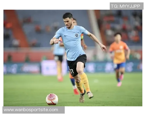 武汉三镇对阵深圳新鹏城半场战报埃杜加西亚再度破门杨一鸣遭遇红牌处罚