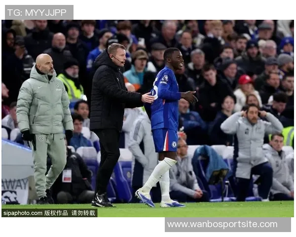 前裁判揭露曼奇尼故意撞人事件应被罚下却未被裁判察觉