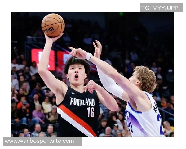 开拓者前线记者小傅期待小杨在篮球场上展现真实自我的那一天